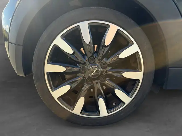 Mini Hatch view 17