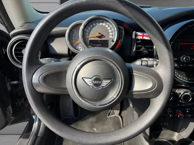 Mini Hatch view 13