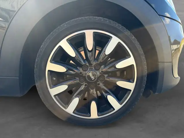 Mini Hatch view 18