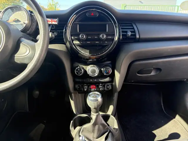 Mini Hatch view 11