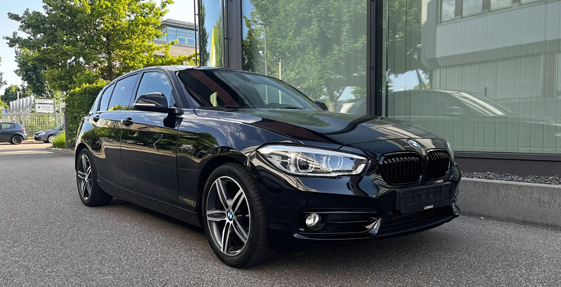 BMW 118 i Sport Line*5-trg.*LED*M Sport Lenk*Navi* Schwarz - 1