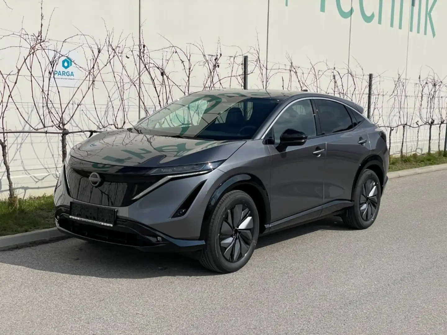 Nissan Ariya 63 kWh 218PS ADVANCE Grau - 1
