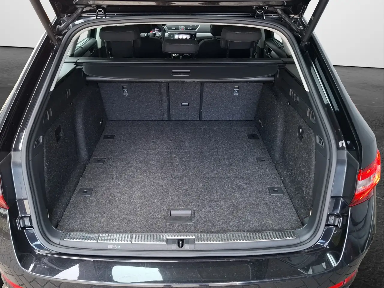 Skoda Superb Combi 1.5 TSI DSG Ambition, миниатюра 12