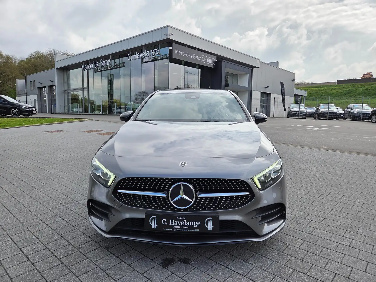 Mercedes-Benz A 180 Diesel AMG Line Grijs - 2