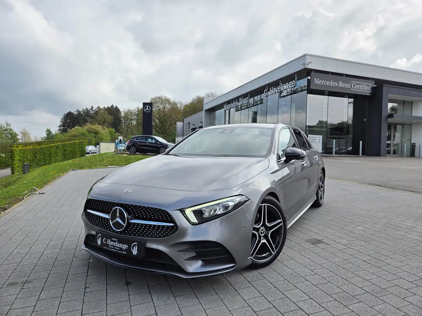 Mercedes-Benz A 180 Diesel AMG Line Grijs - 1
