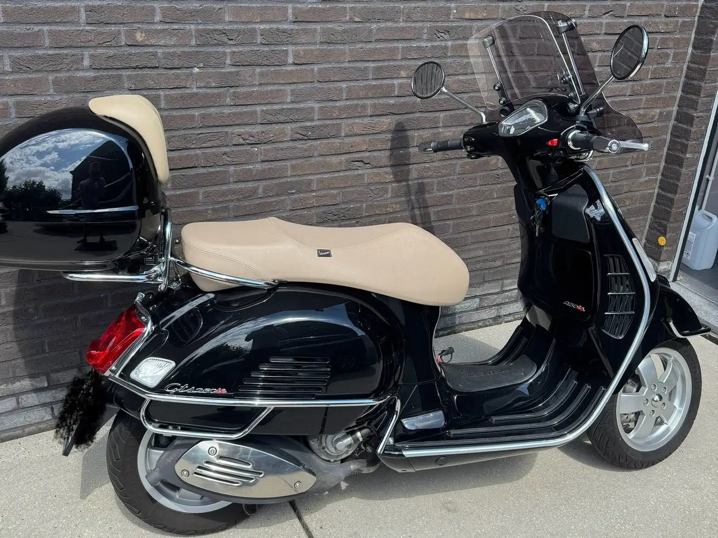 Vespa GTS 250ie Black - 1