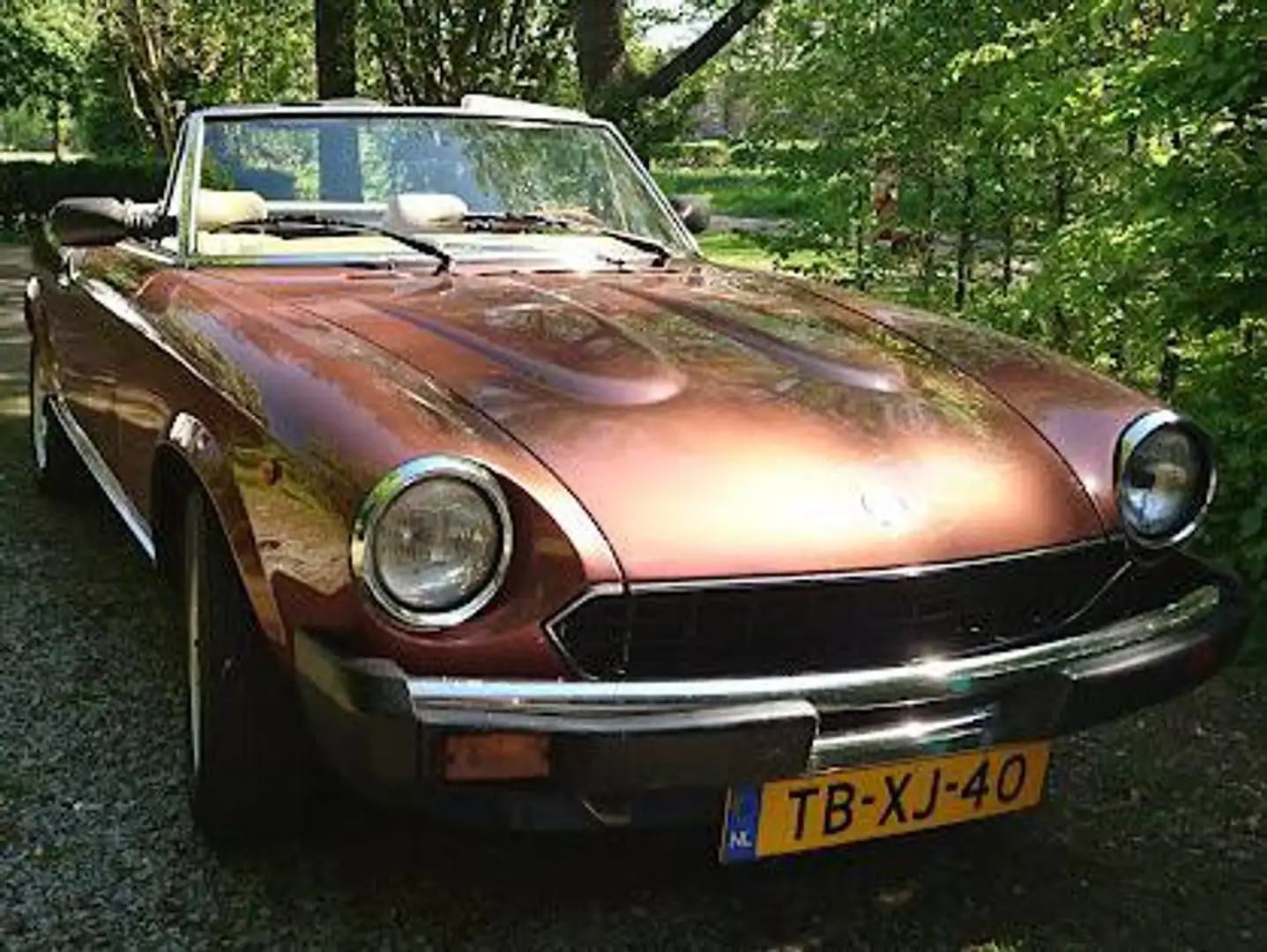 Fiat 124 Spider Pininfarina Bronze - 2