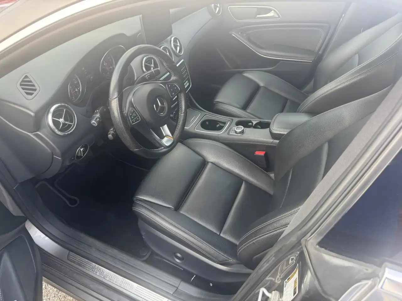 Mercedes-Benz CLA снимка Mercedes-Benz CLA