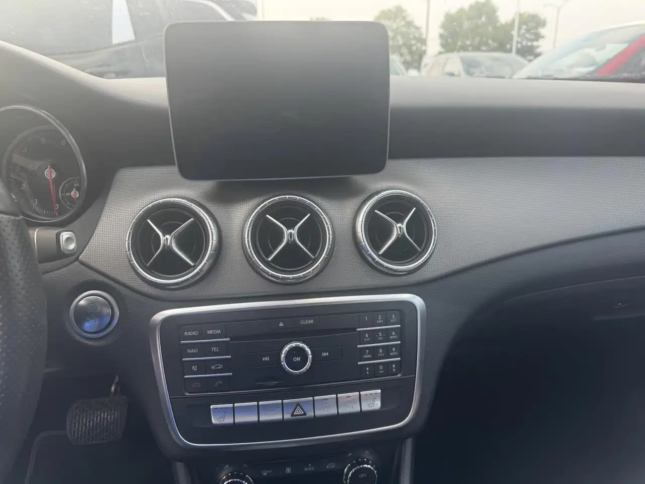 Mercedes-Benz CLA снимка Mercedes-Benz CLA