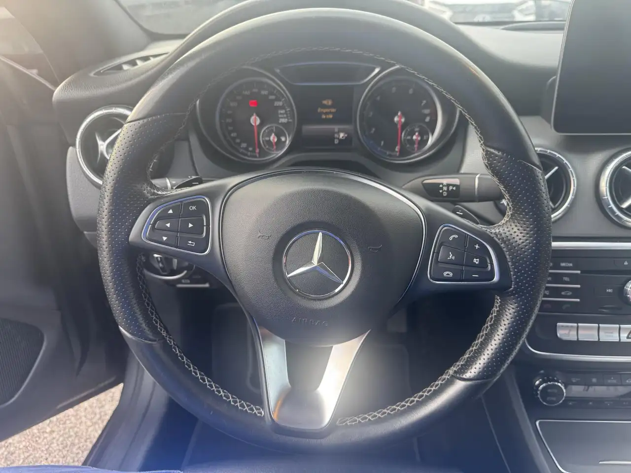 Mercedes-Benz CLA снимка Mercedes-Benz CLA