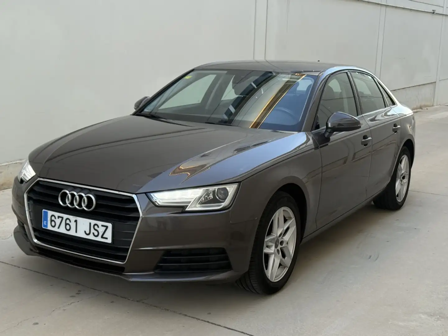 Audi A4 2.0TDI Advanced edition 110kW Brun - 1