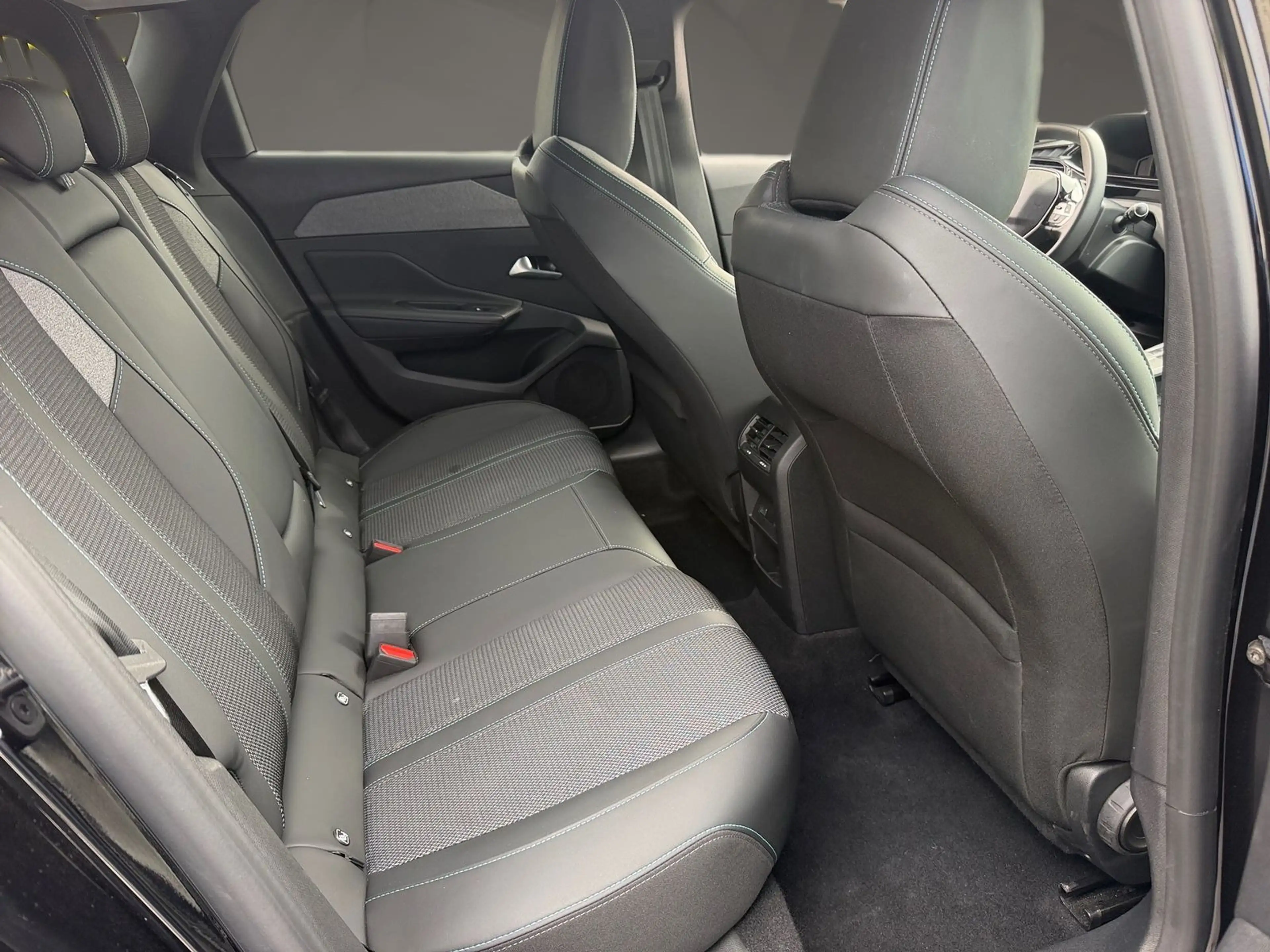 Peugeot 308 Hybrid 136 Allure 360°Kamera Keyless LED Nav — photo 15