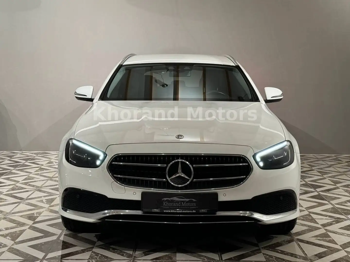 Mercedes-Benz E 300 de 4Matic Sonderausstattung+AHK Weiß - 2