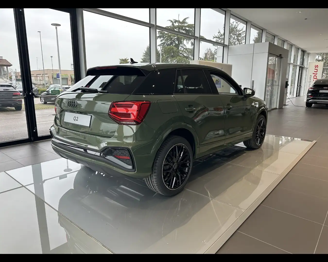 Audi Q2 35 TFSI S-TRONIC IDENITY BLACK - 2