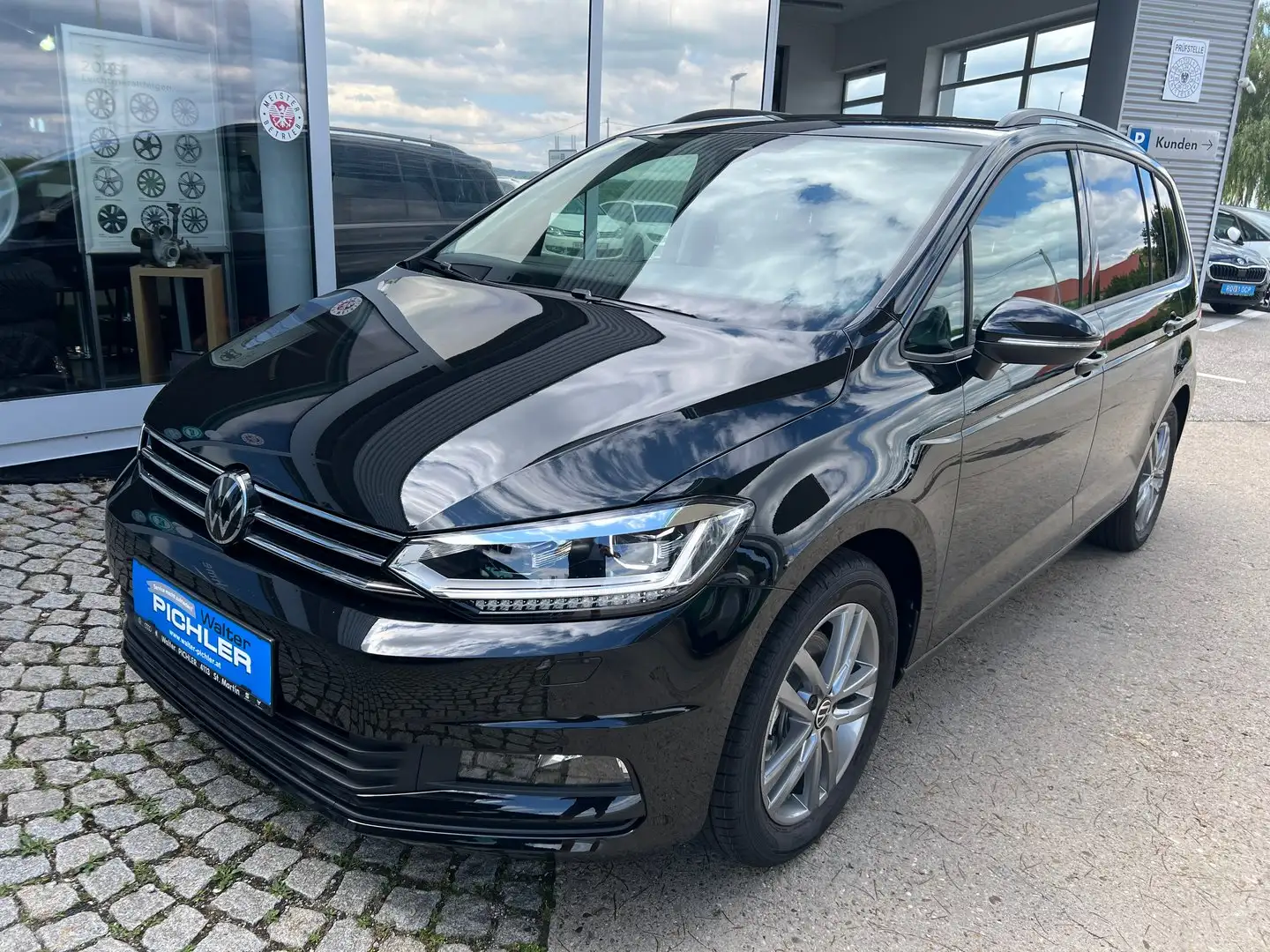 Volkswagen Touran Life TSI DSG Schwarz - 1