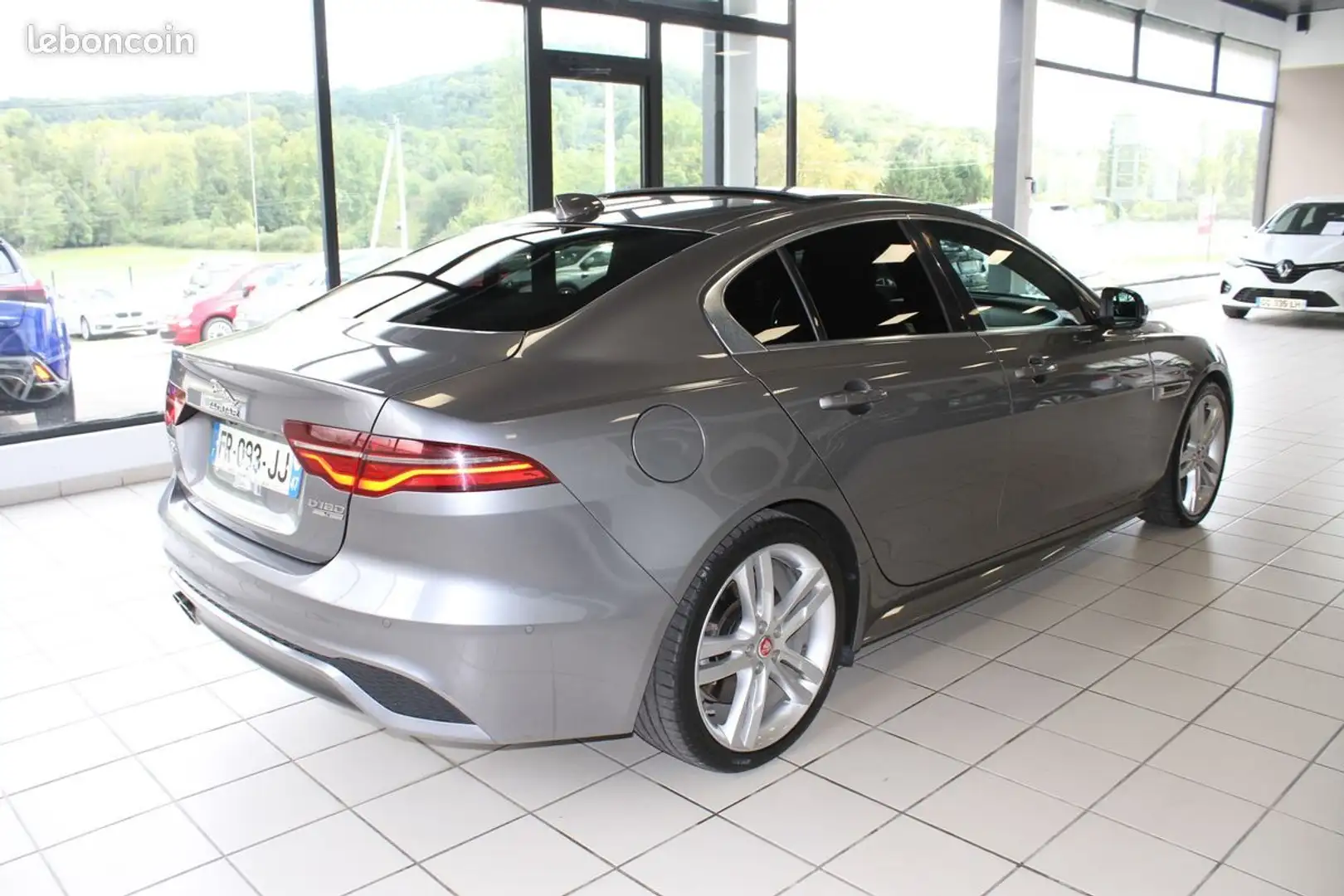 Jaguar XE 2.0d 180 R Dynamic S BVA9 (Toit ovrant Caméra de recul JA 19 ) Gris - 2