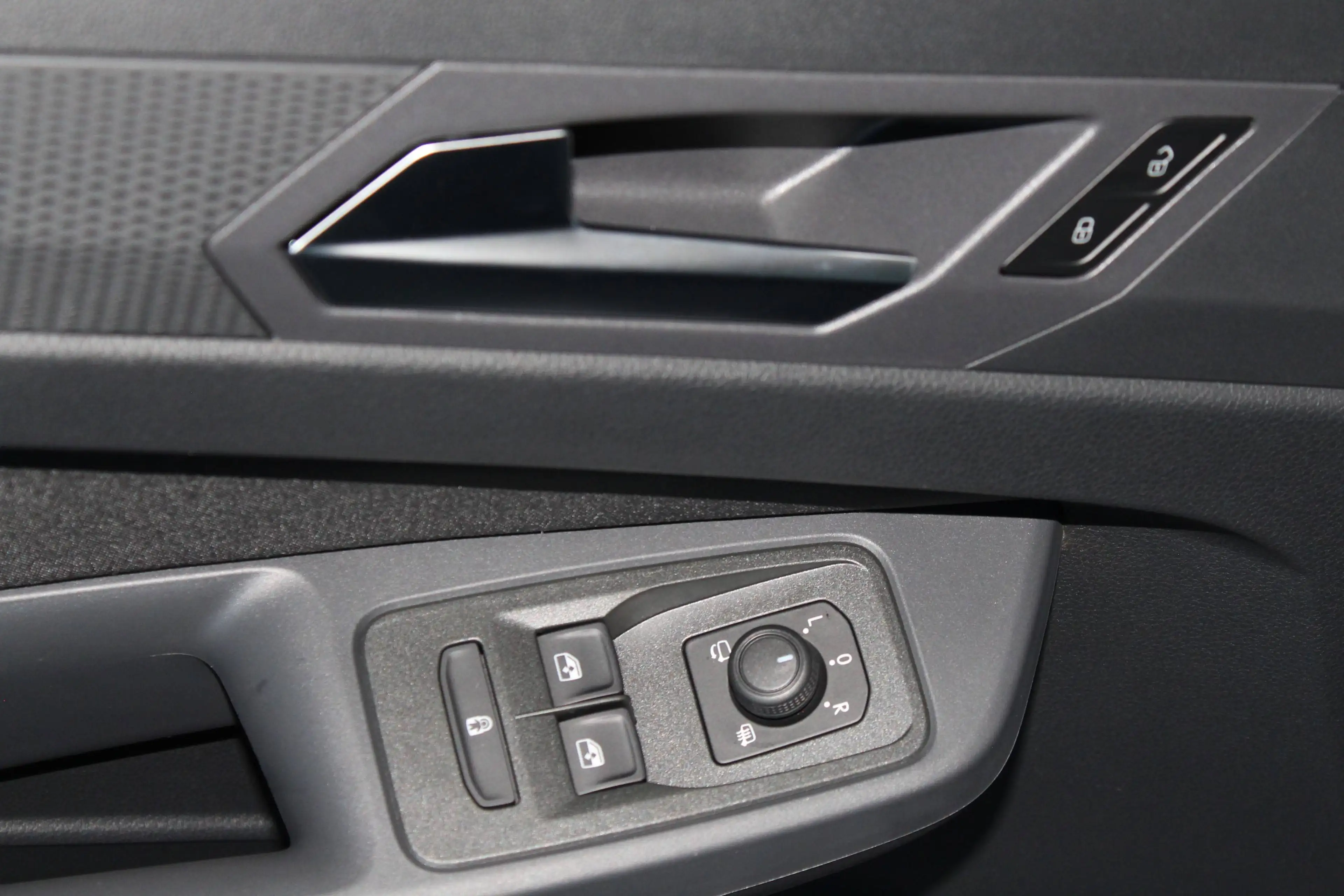 Ford Tourneo Connect Titanium LED,Navi,BT,WinPak,Kamera,PDC,KeyFree, — photo 7