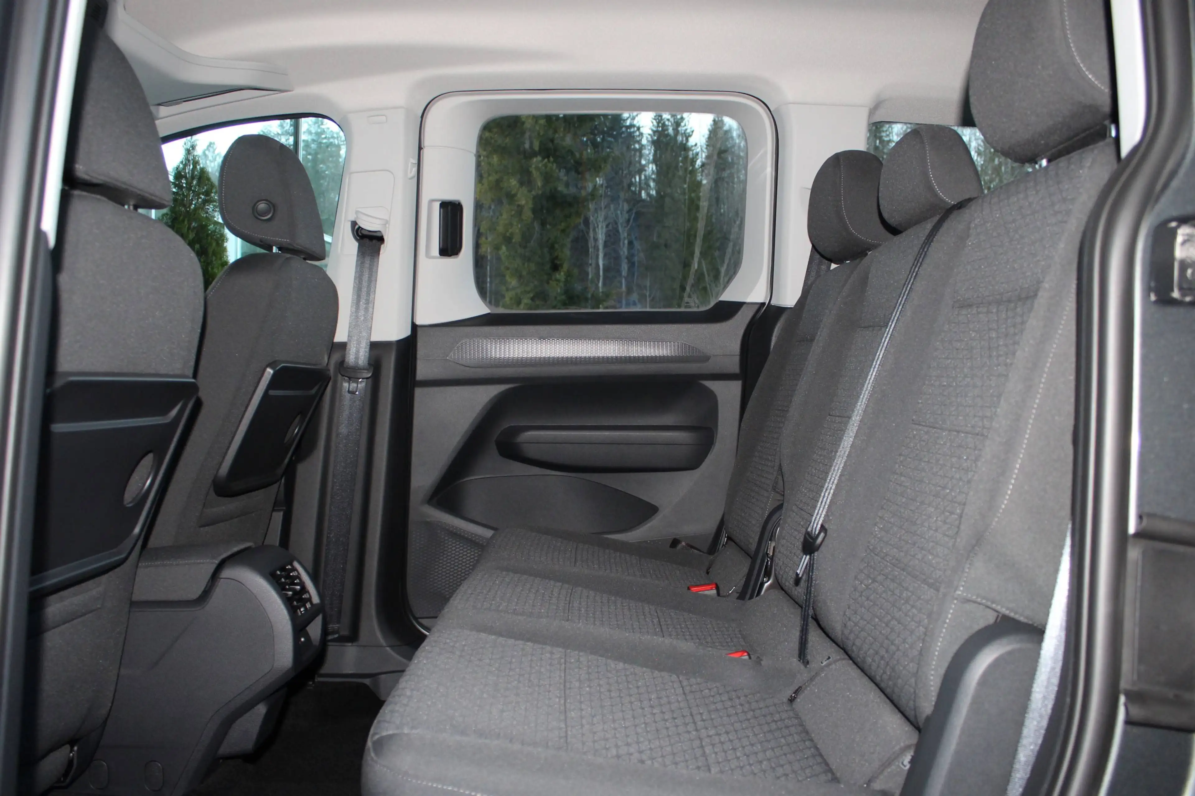 Ford Tourneo Connect Titanium LED,Navi,BT,WinPak,Kamera,PDC,KeyFree, — photo 3