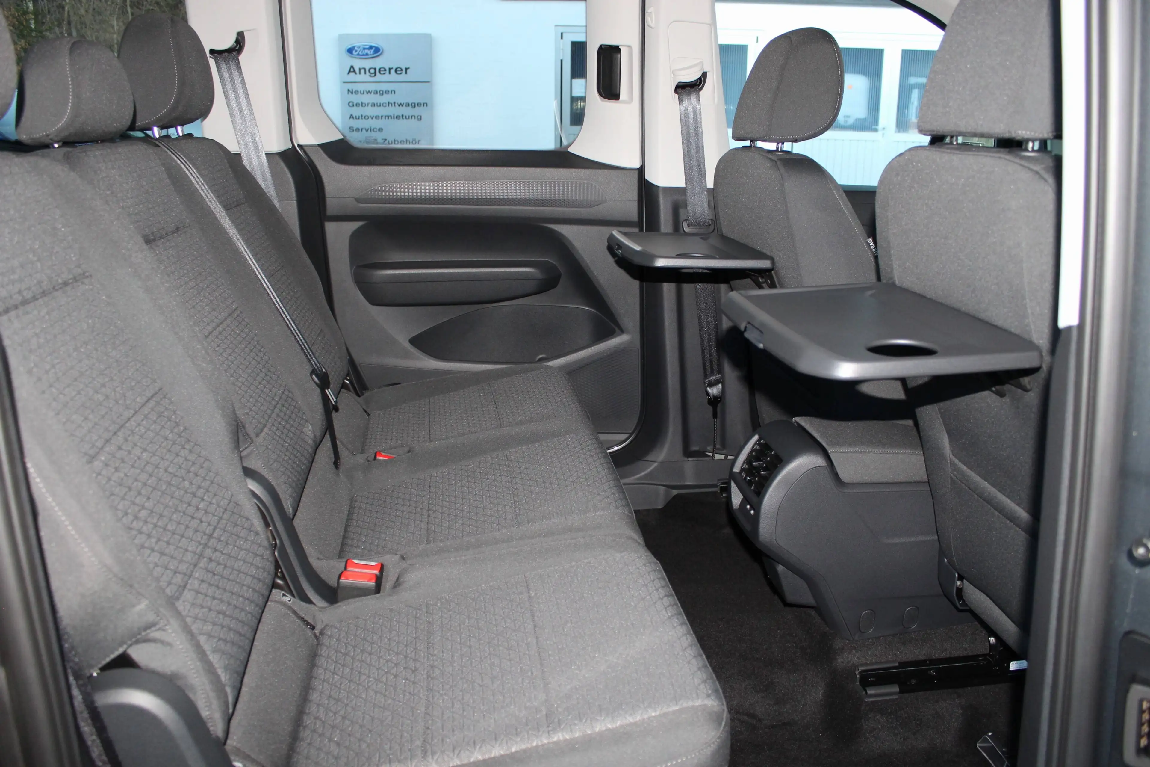 Ford Tourneo Connect Titanium LED,Navi,BT,WinPak,Kamera,PDC,KeyFree, — photo 4