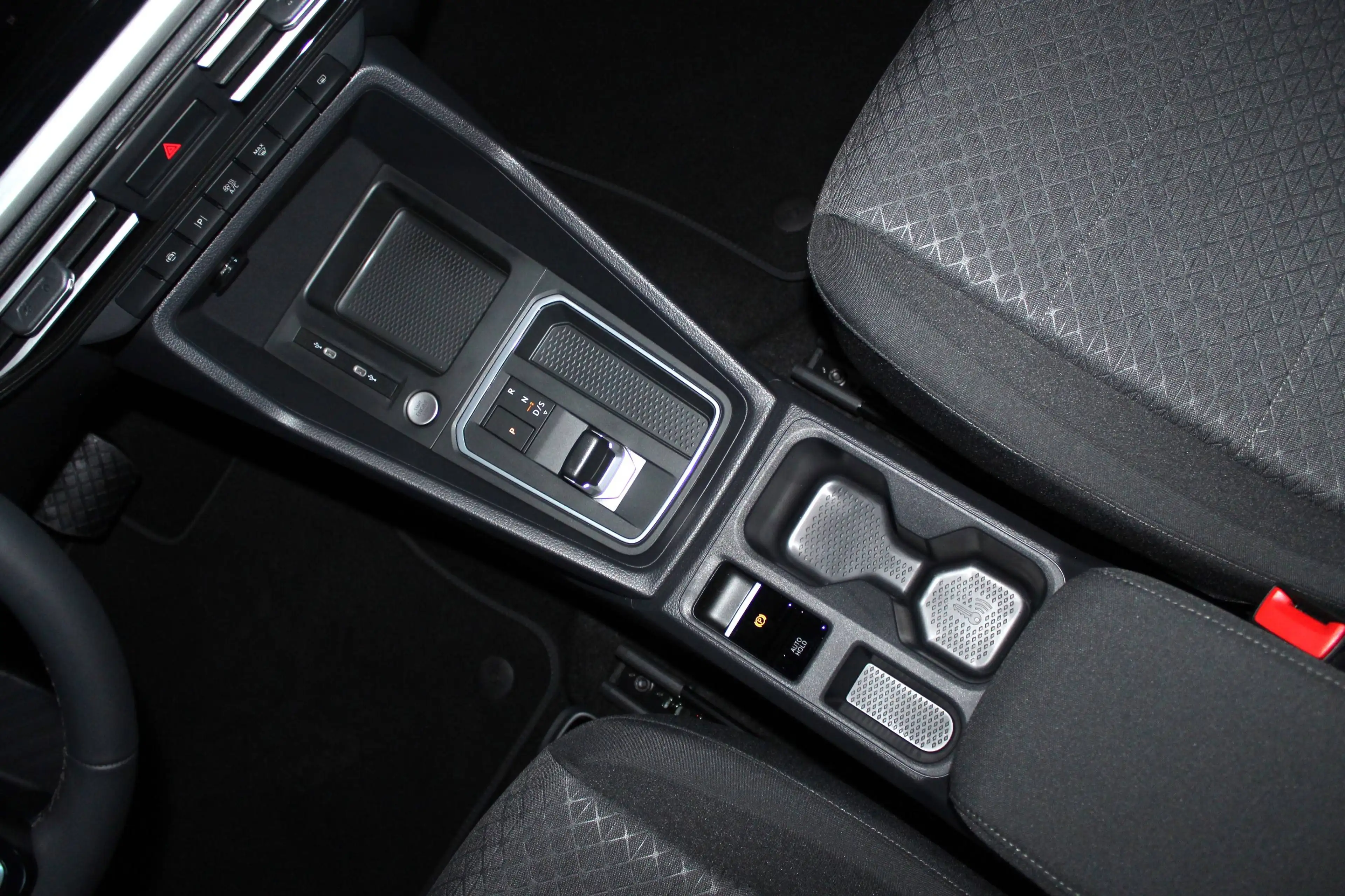 Ford Tourneo Connect Titanium LED,Navi,BT,WinPak,Kamera,PDC,KeyFree, — photo 9