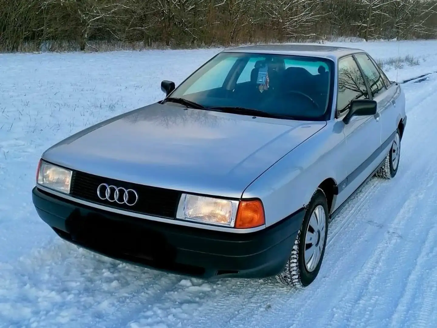 Audi 80 srebrna - 1