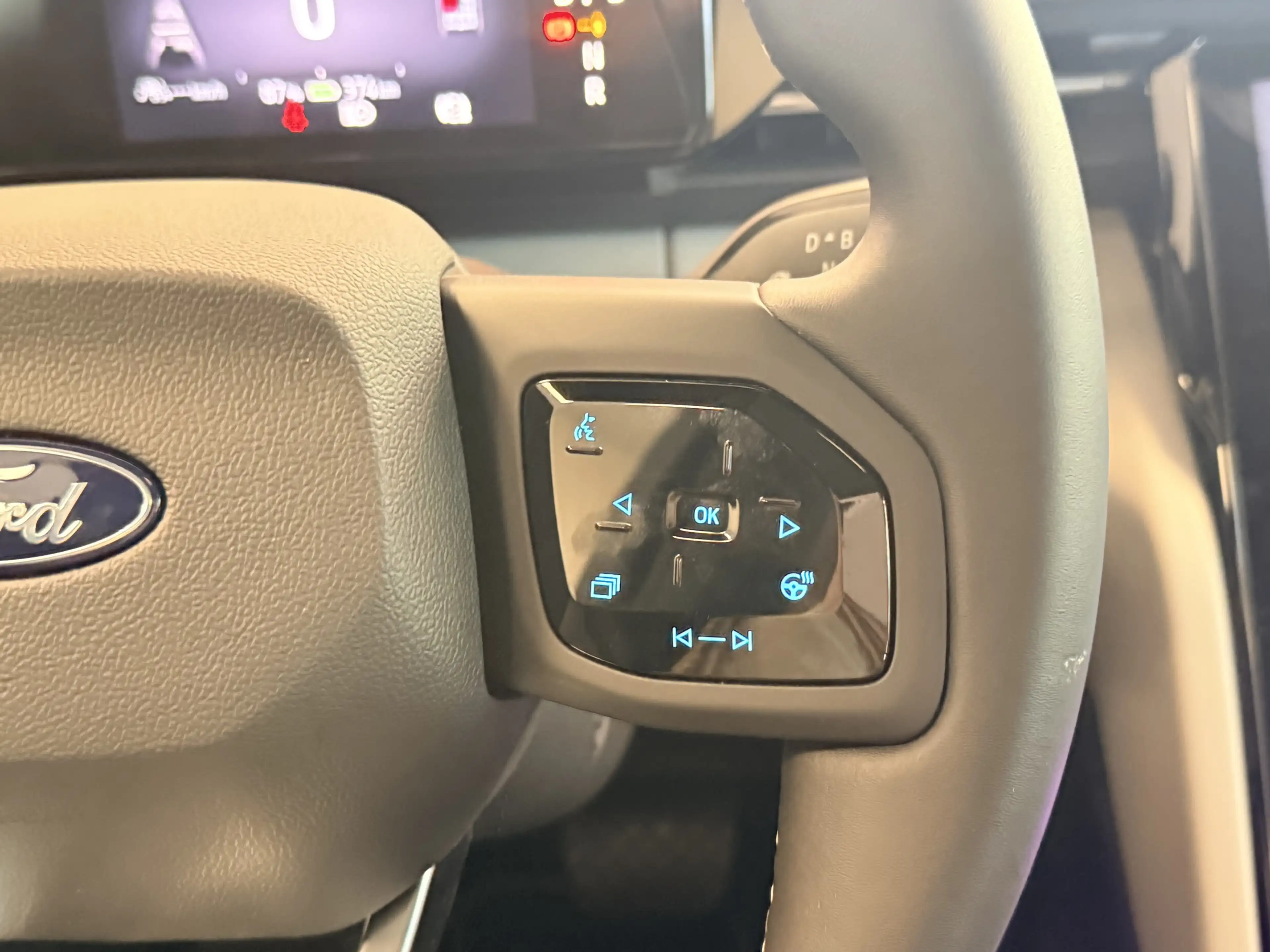 Ford Explorer Pano*ACC*ST-heiz*B&O*Massage*Leder*360 — photo 14
