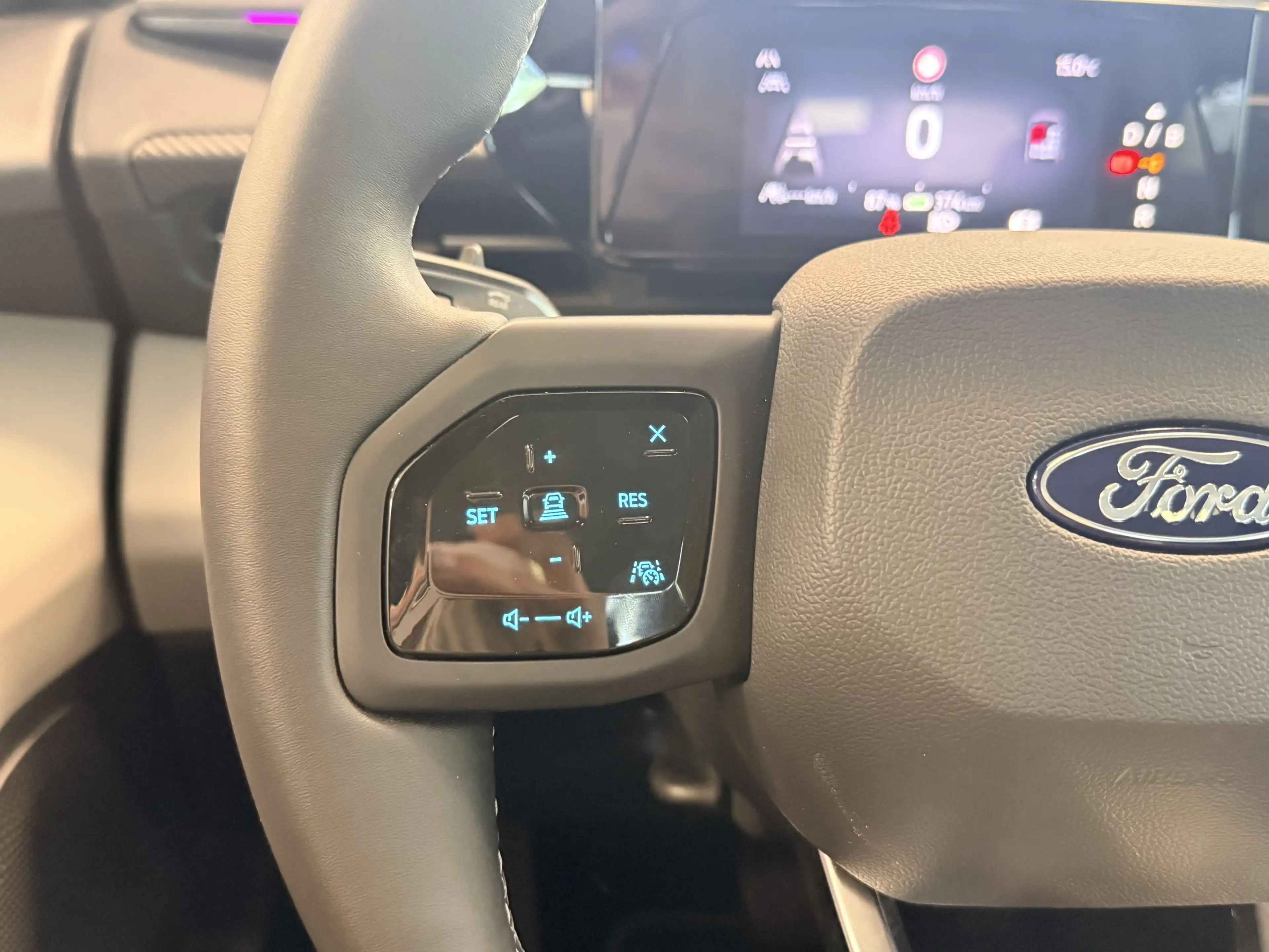 Ford Explorer Pano*ACC*ST-heiz*B&O*Massage*Leder*360 — photo 13