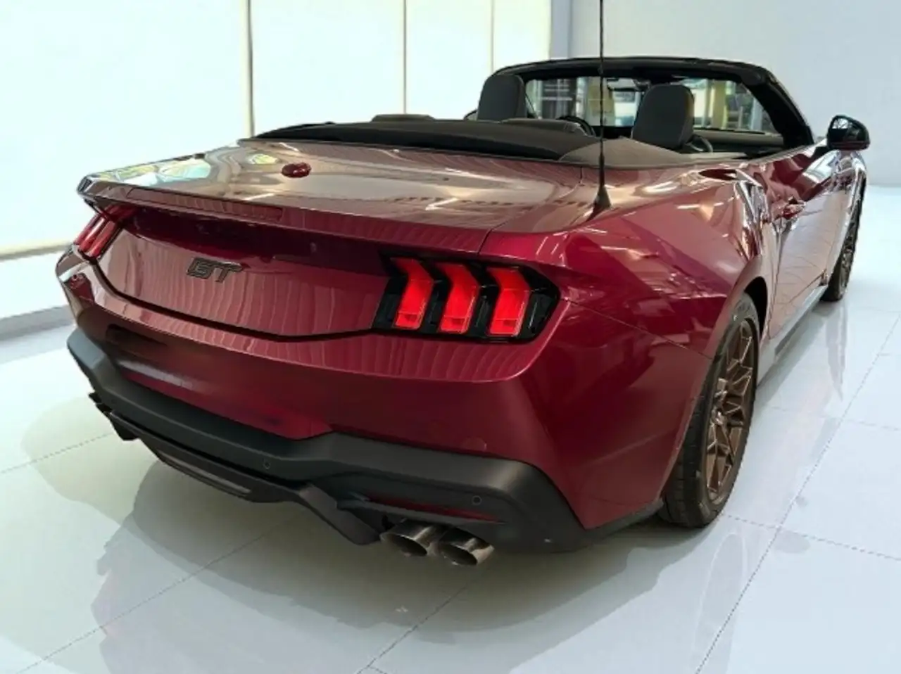 Ford Mustang 5.0 GT Cabrio Bronze Pak. Molten MAGENTA 2