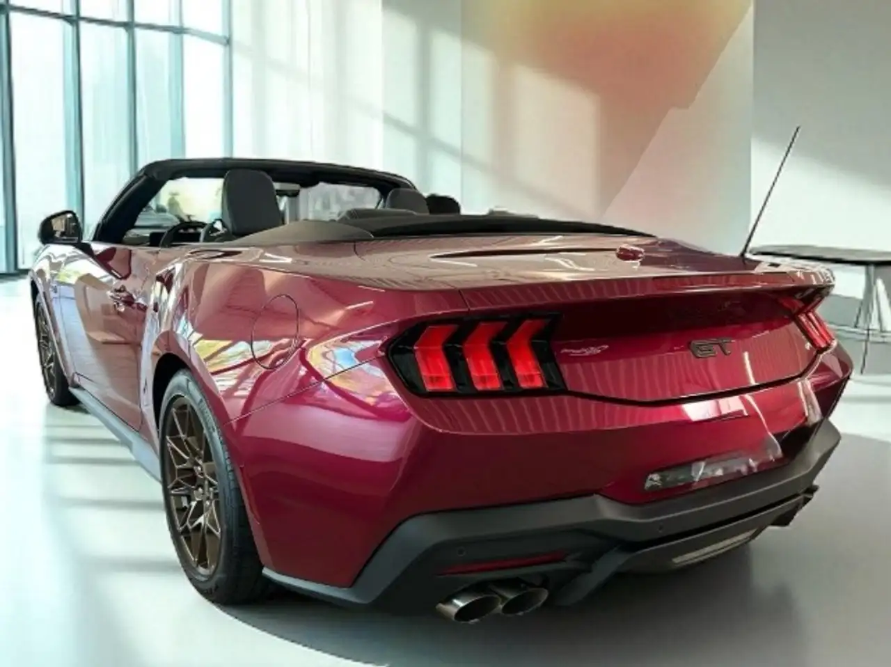 Ford Mustang 5.0 GT Cabrio Bronze Pak. Molten MAGENTA 4
