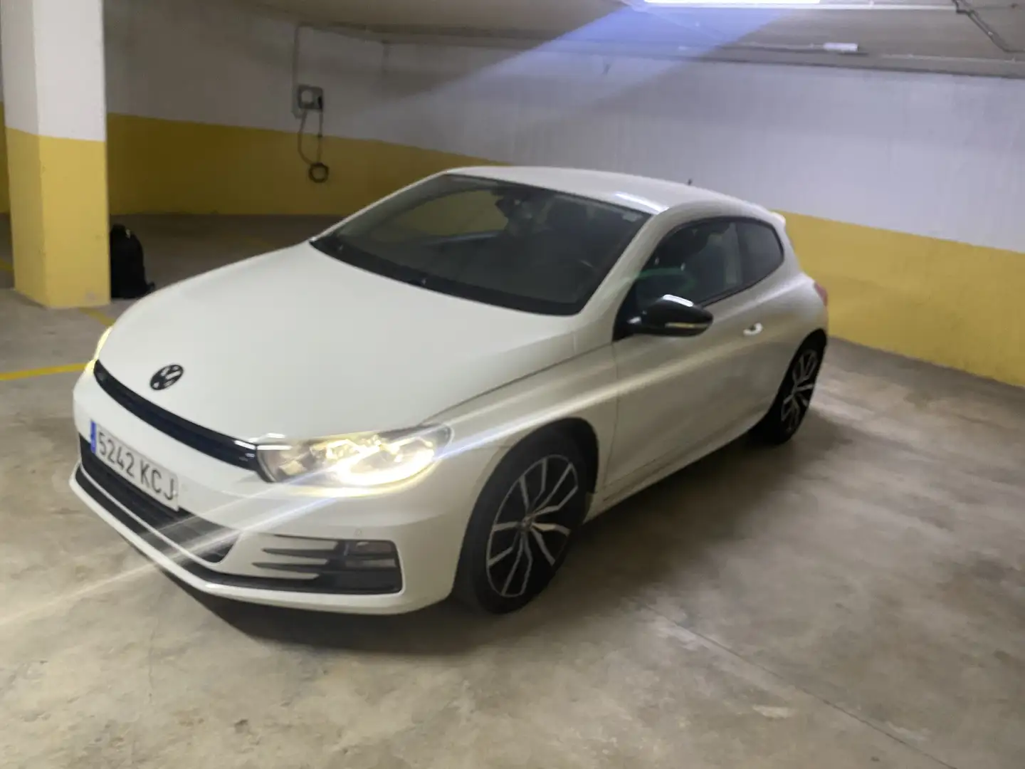 Volkswagen Scirocco 1.4 TSI BMT Typhoon by R-Line - 2
