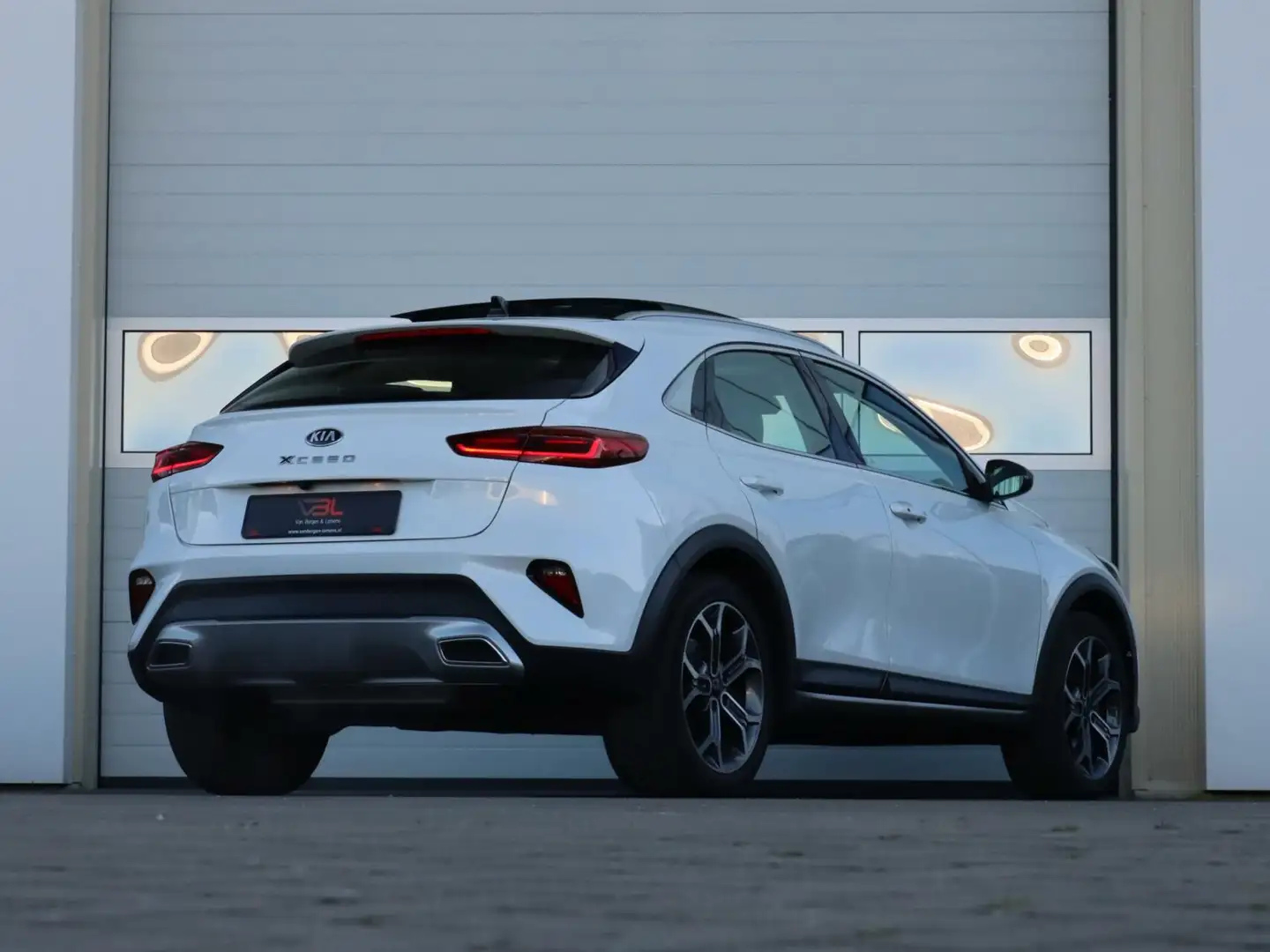 Kia XCeed 1.6 GDi PHEV DynamicPlusLine | Panoramadak | Trekh Wit - 2
