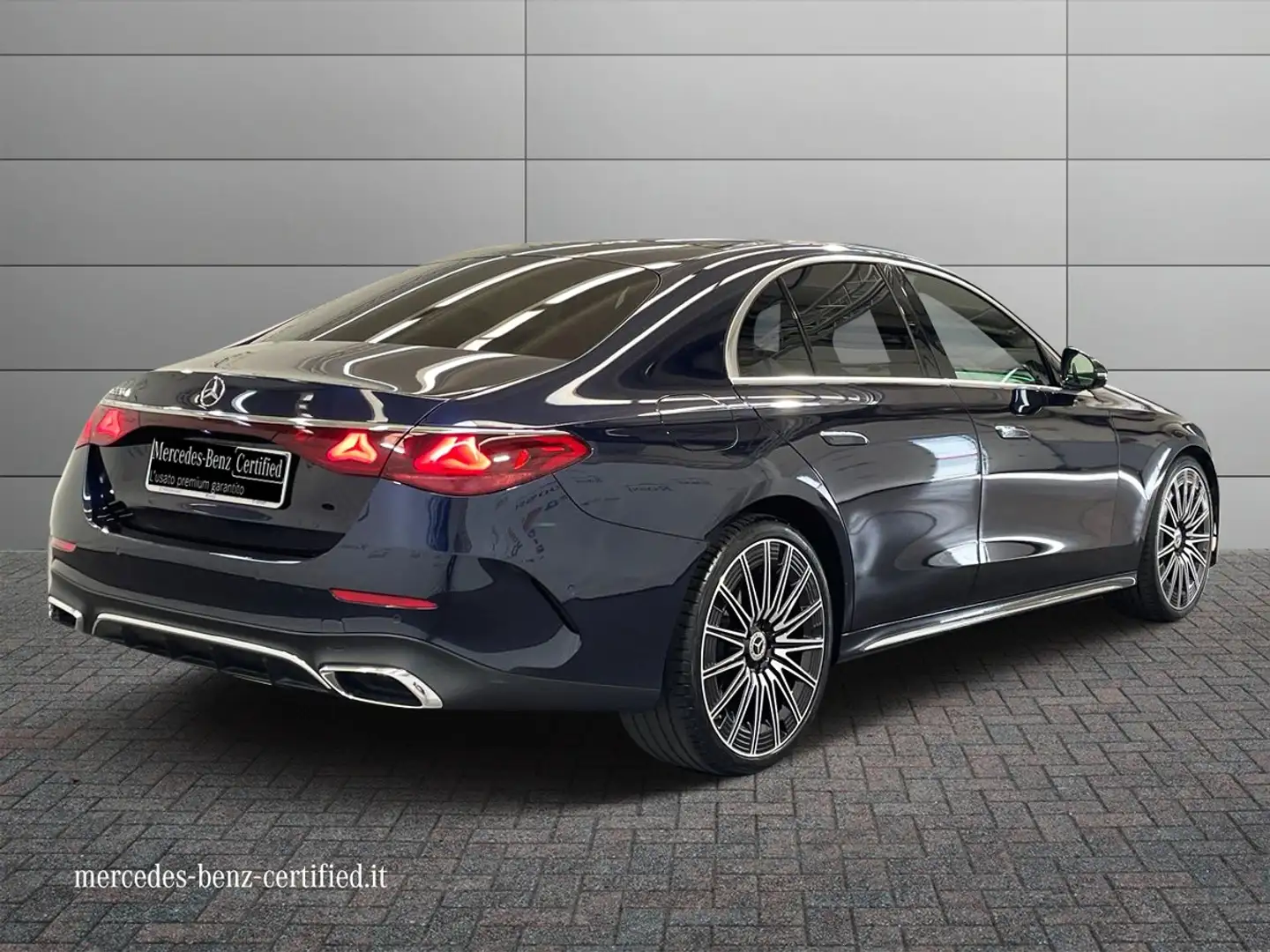 Mercedes-Benz E 220 d AMG Line Premium auto Blau - 2