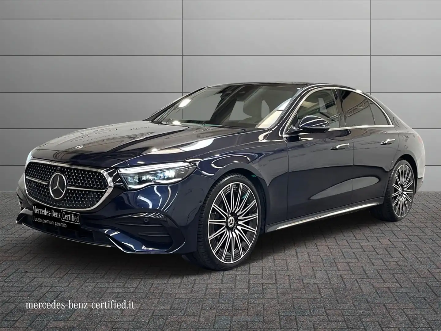 Mercedes-Benz E 220 d AMG Line Premium auto Blau - 1