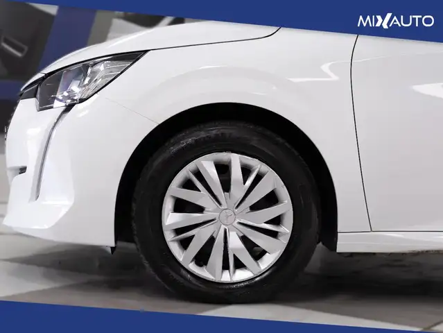 Peugeot 208 view 8
