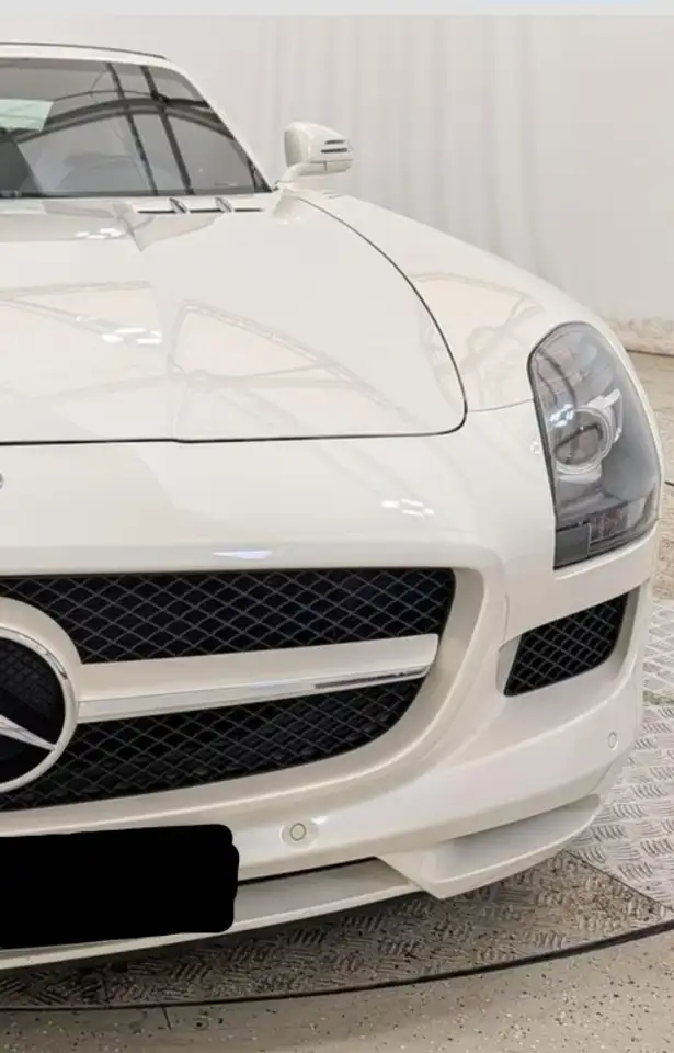 Mercedes-Benz SLS