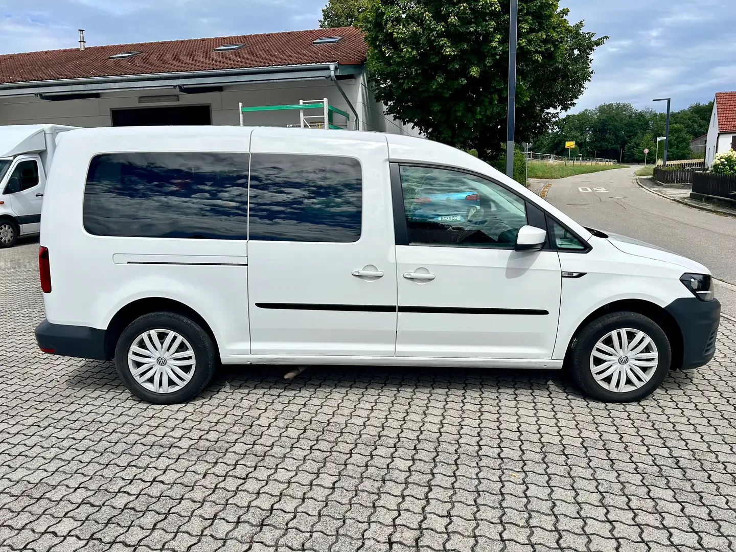 Volkswagen Caddy Maxi Trendline BMT*Rollstuhlrampe*1 Hand* Weiß - 2