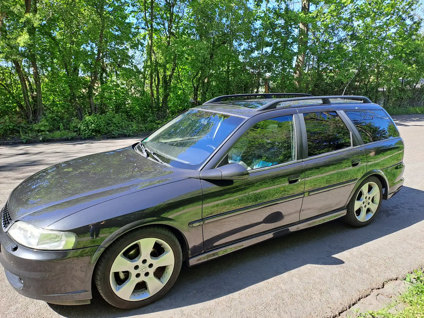 Opel Vectra 2.2 Caravan Sport Czarny - 1