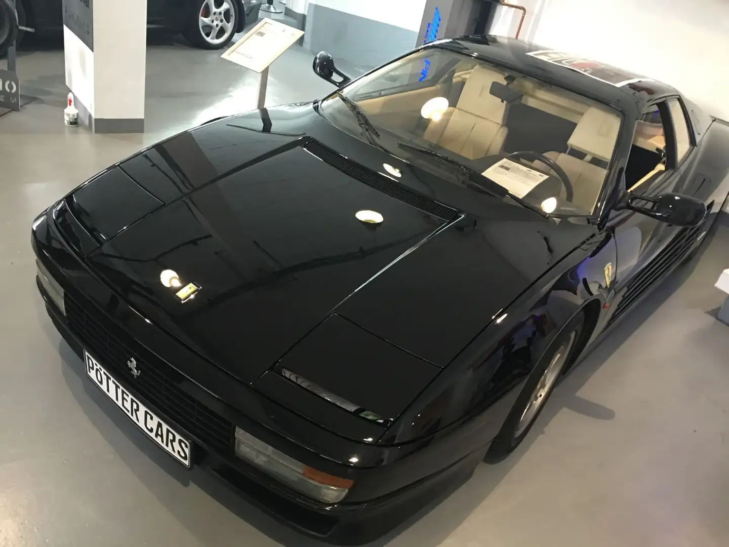 Ferrari Testarossa mit Kat (orig.Schweizer Auslieferung) Чорний - 2