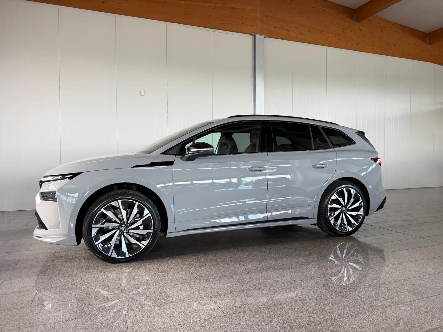 Skoda Enyaq 85 Sportline Grau - 1