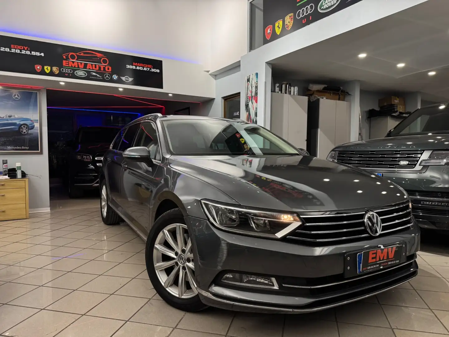 Volkswagen Passat Passat Variant 2.0 TDI DSG Business BlueMotion Tec Grijs - 1