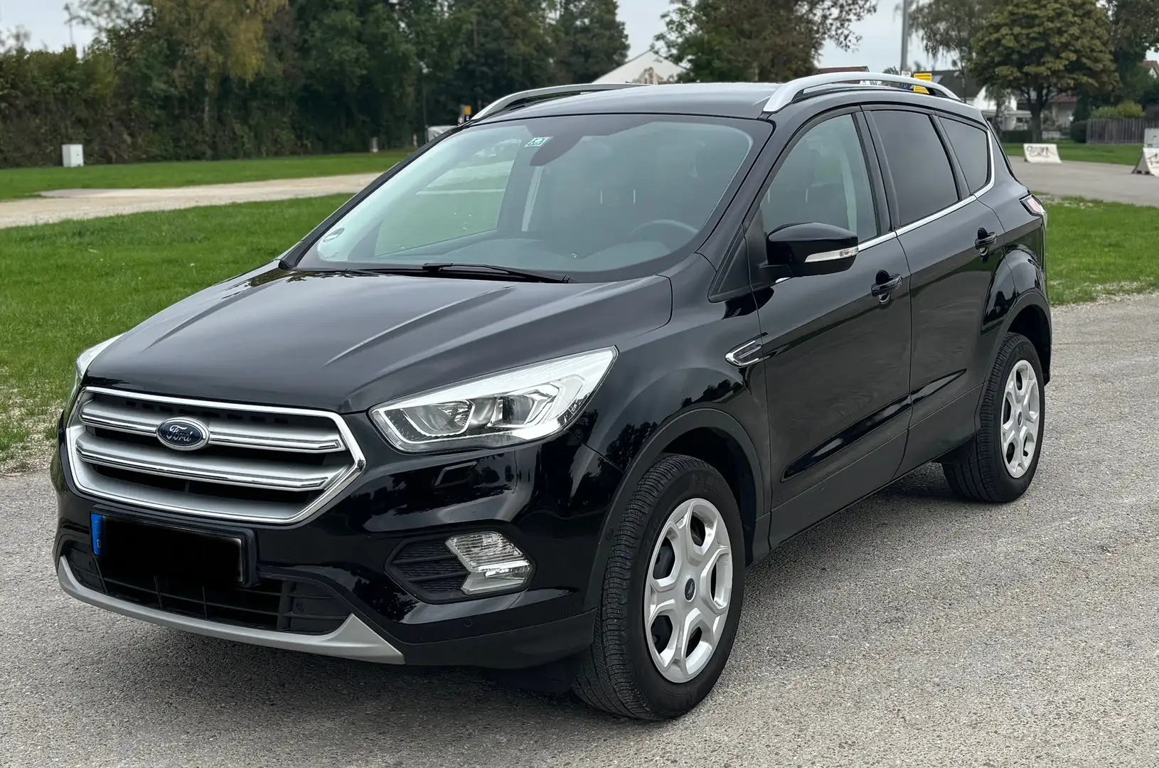 Ford Kuga Cool & Connect Schwarz - 1