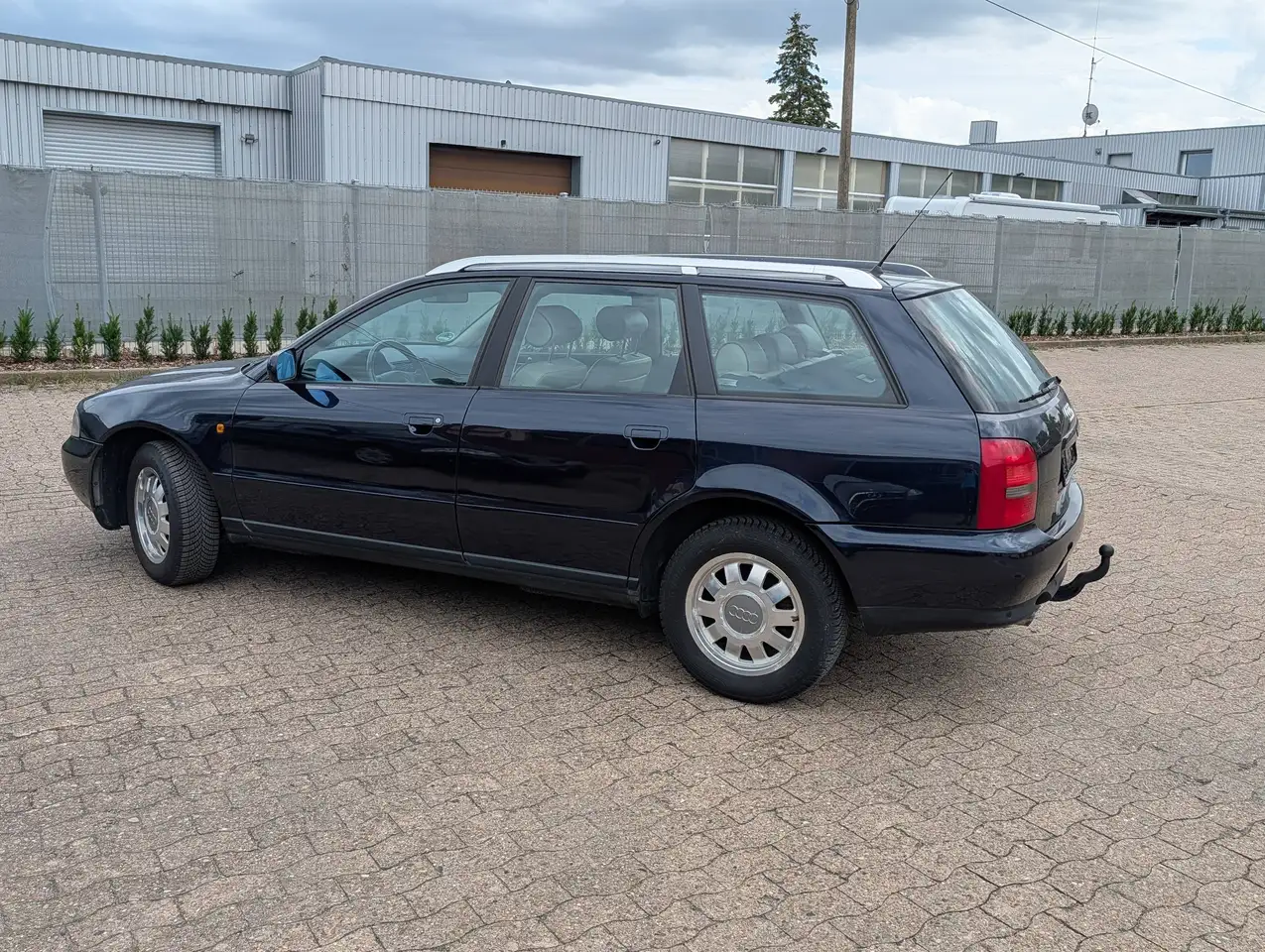 Audi A4 Avant 1.8 T Avant,erst 91tsd KM,aAHK,Klima,Leder,PDC,SHZ,GJReifen,etc..., foto 4