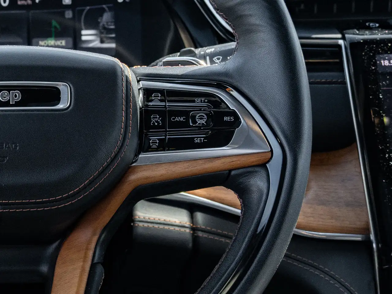 Jeep Grand Cherokee снимка Jeep Grand Cherokee