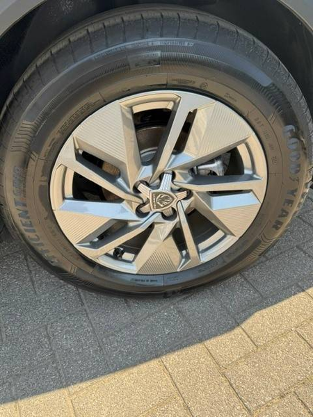 Peugeot 408 408 1.2 Turbo MHEV Allure S — photo 10