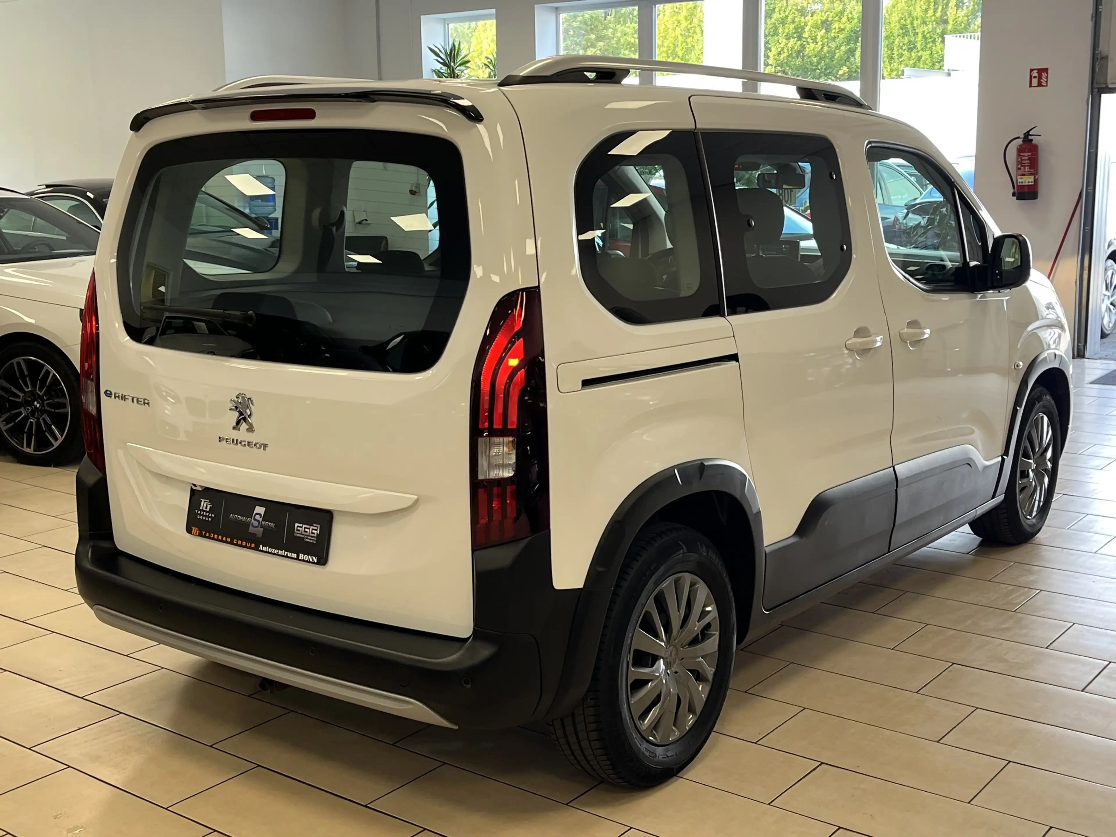 Peugeot Rifter Allure City-Paket R-Cam*CarPlay*St.Heizung — photo 4
