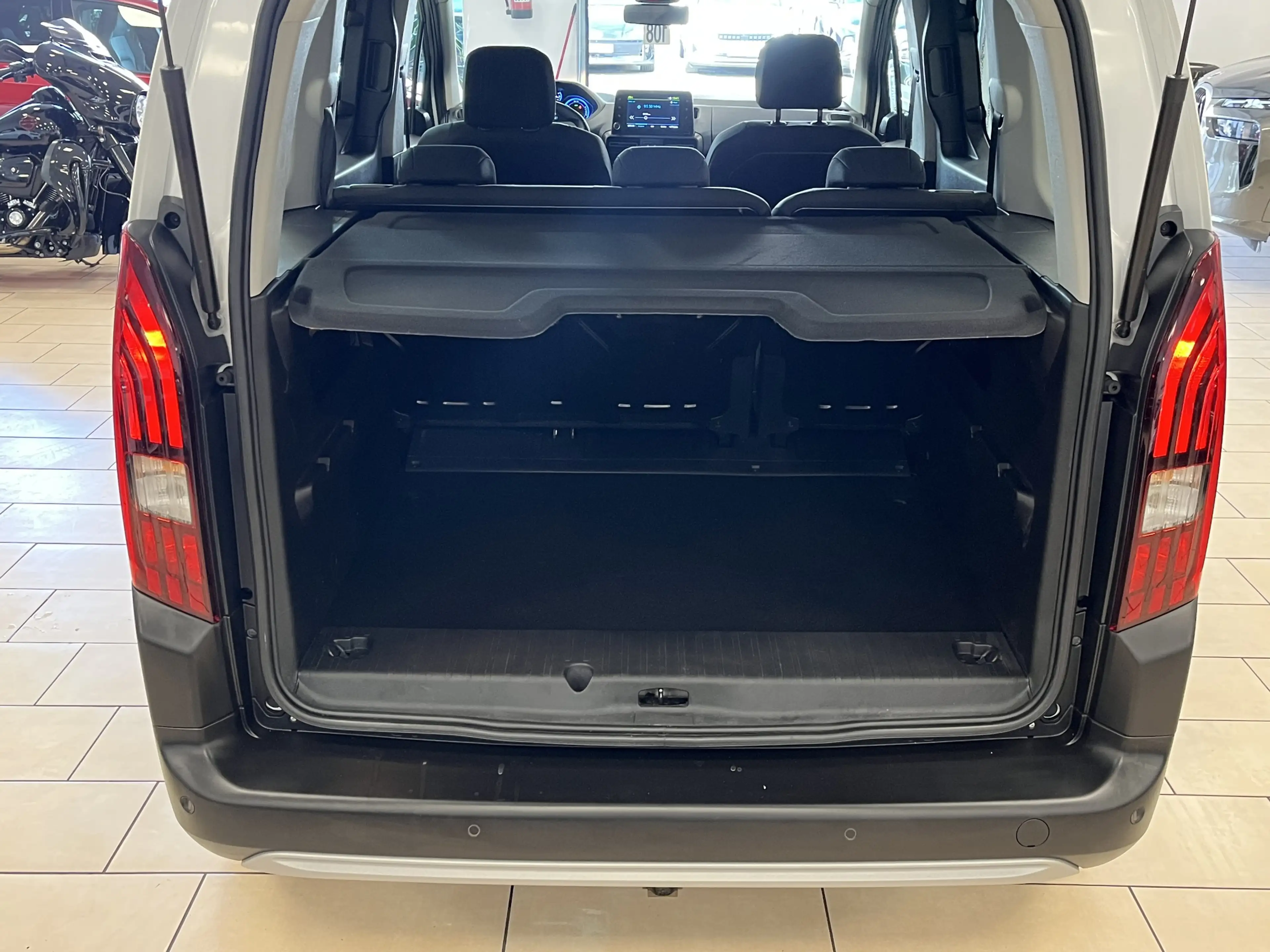 Peugeot Rifter Allure City-Paket R-Cam*CarPlay*St.Heizung — photo 6