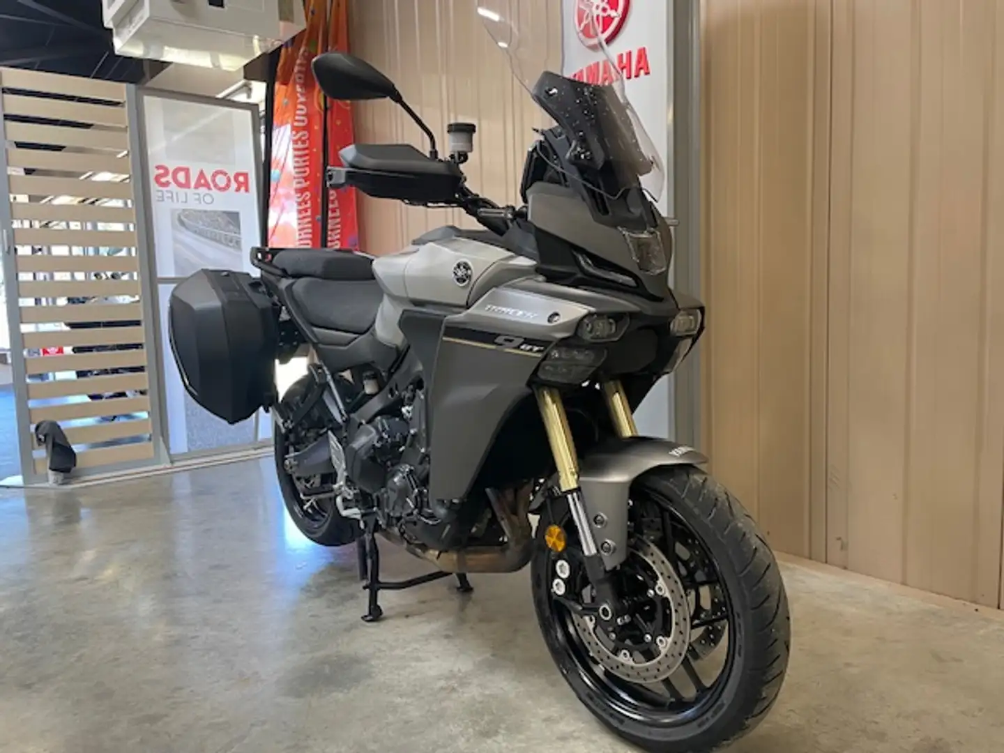Yamaha Tracer 9 GT Gris - 1