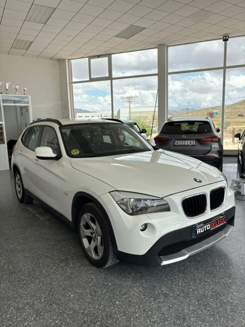 BMW X1 sDrive 20d Weiß - 2