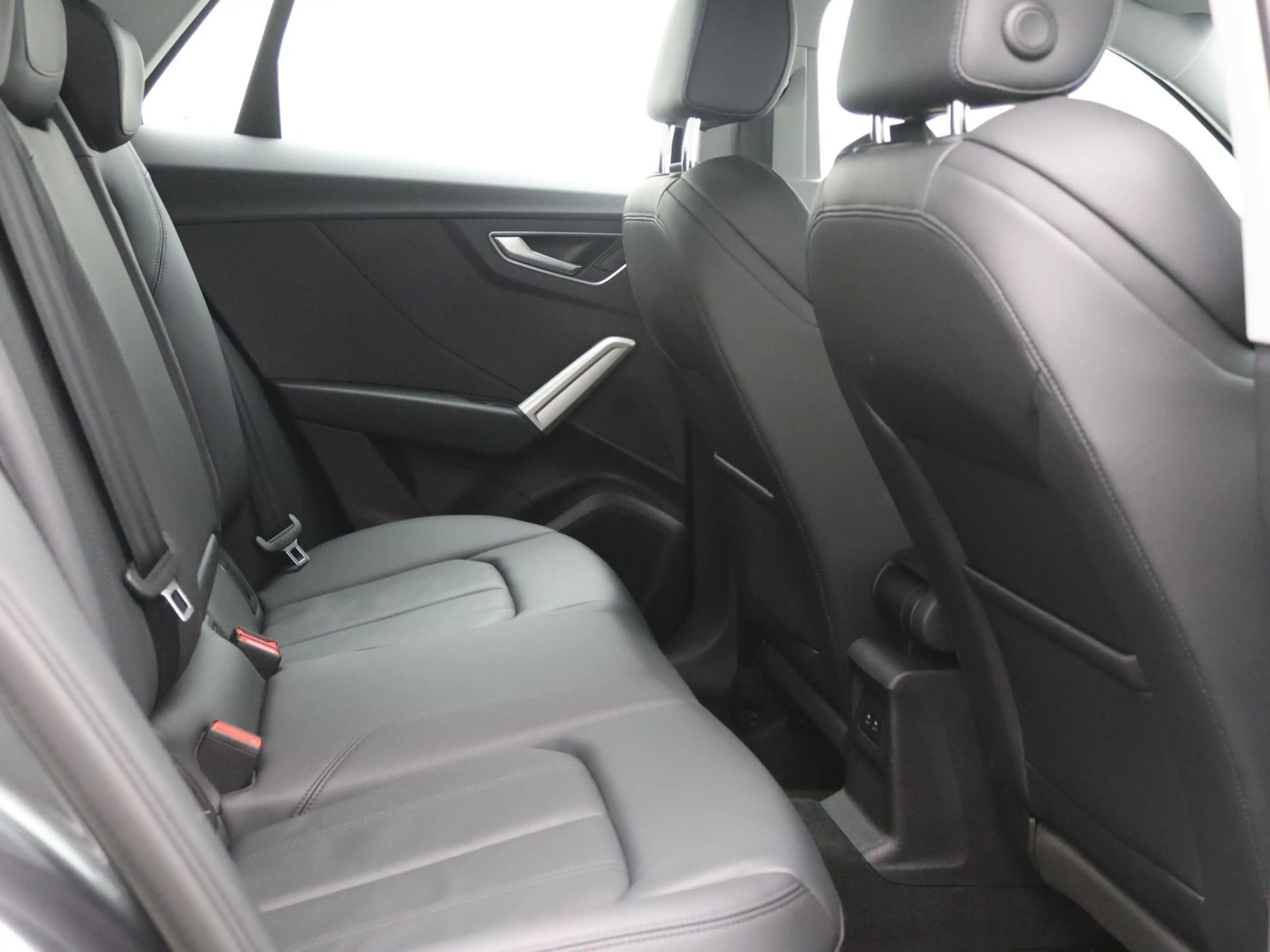 Audi Q2 S-Line 35 TFSI S-tronic / MMI-Navi+, LED, RFK — photo 9