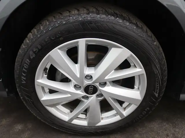Audi Q2 view 19